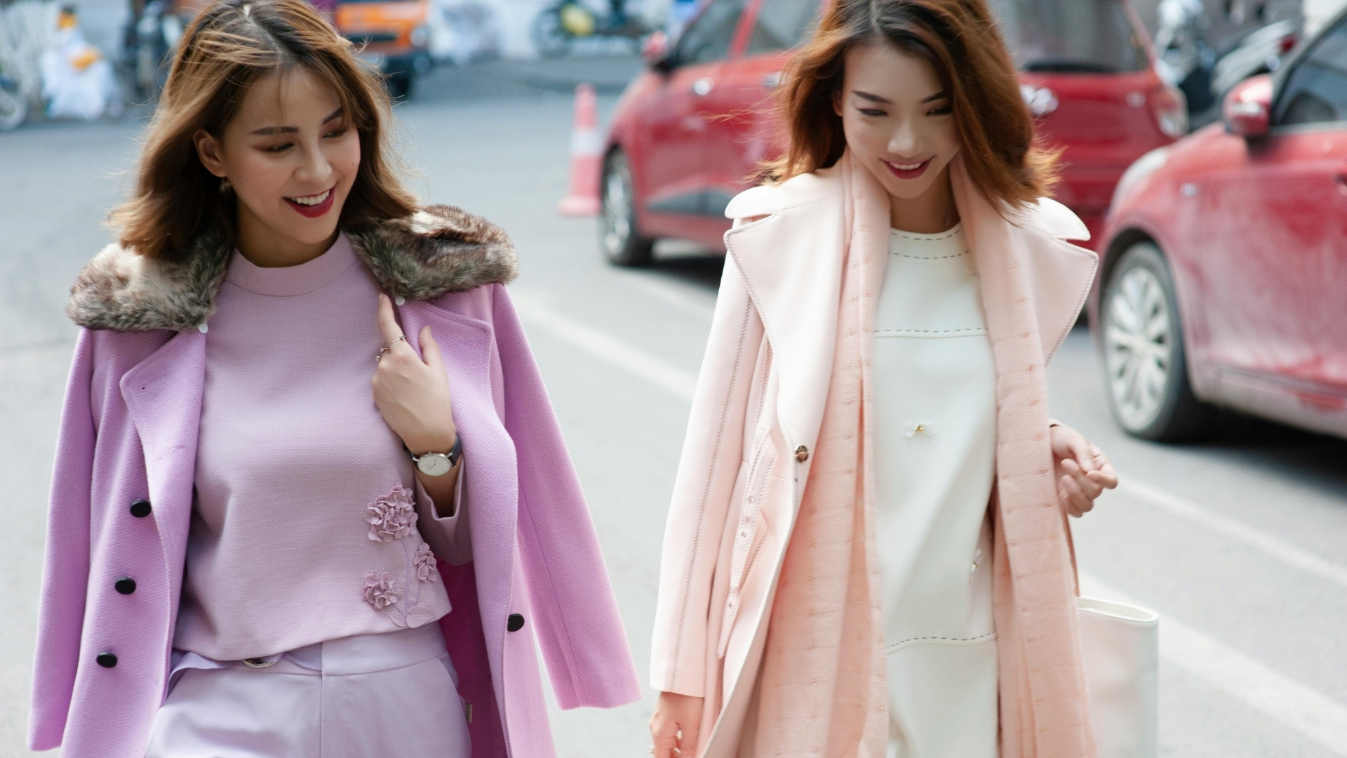 2 fashionable women at street